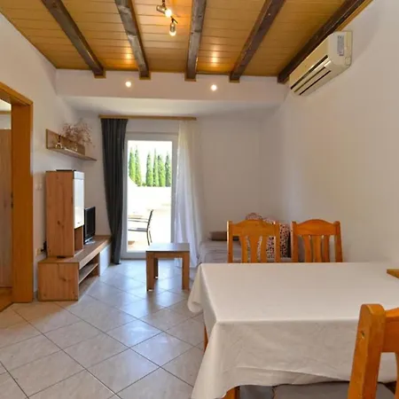 Apartament Maro *